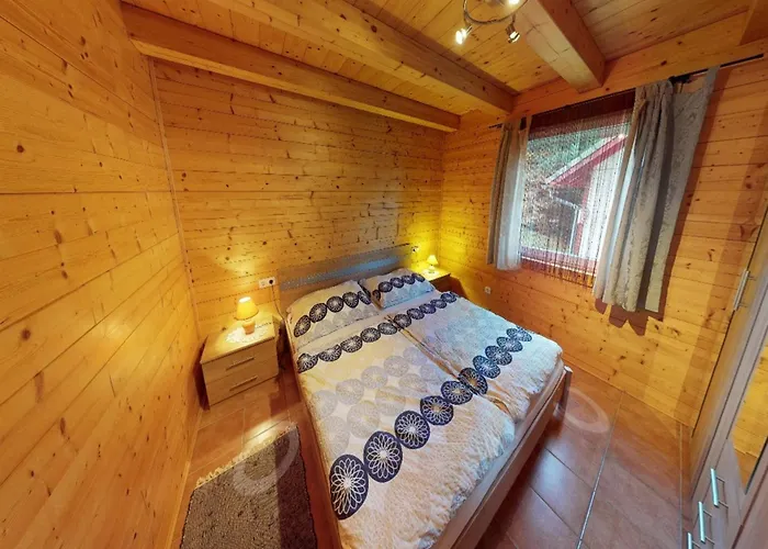 By Ossiach & Area בית נופש